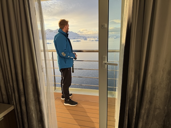 is-a-balcony-worth-it-in-antarctica-5.jpg