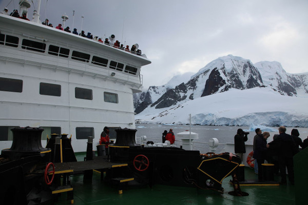 What to Expect Onboard Your Antarctica Cruise Ship