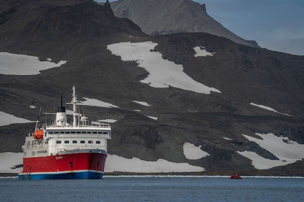 How to book an Antarctic cruise